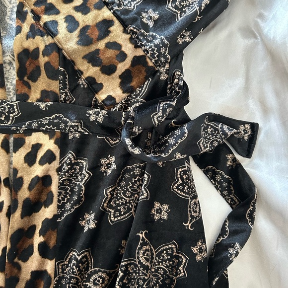 Leopard Print Velvet Robe - Picture 3 of 6